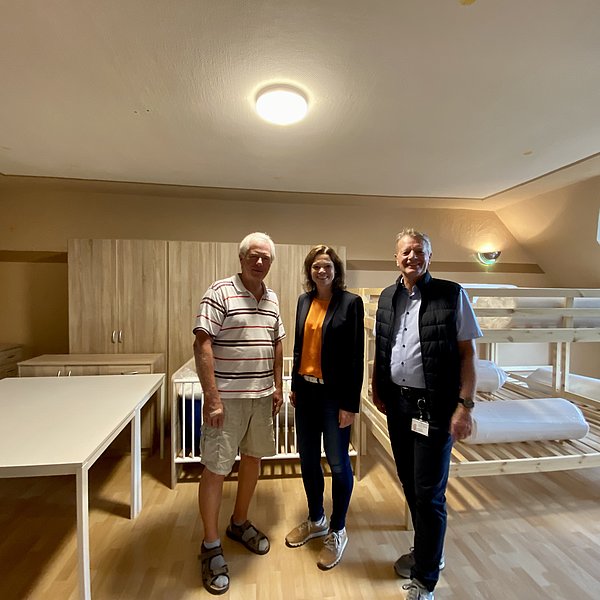 von links: Gerhard Kalbfleisch von der Vereinsgemeinschaft Niederissigheim, Bürgermeisterin Sylvia Braun, Fachbereichsleiter Soziales Andreas Kalski