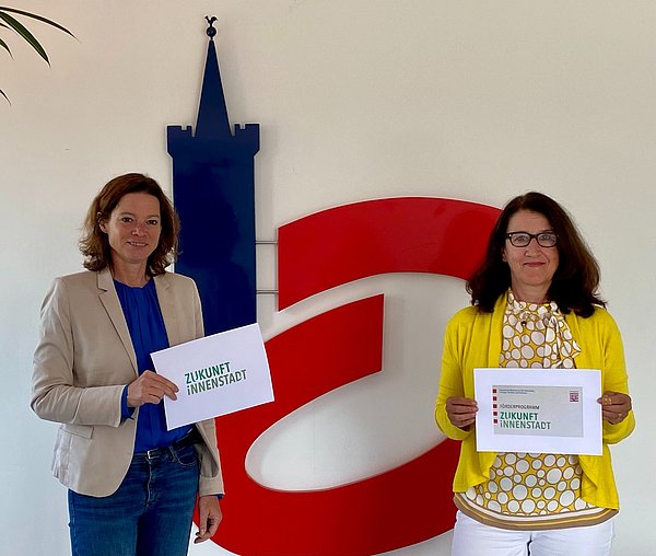 von links nach rechts: Bürgermeisterin Sylvia Braun, Geschäftsführerin der Stadtmarketing GmbH Andrea Weber