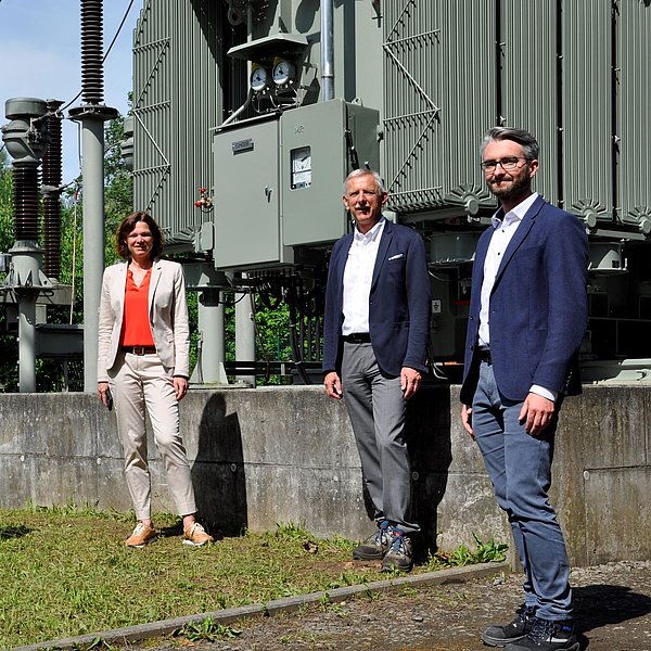 Bürgermeisterin Sylvia Braun, Leiter der EAM Netzregion Gelnhausen Herr Reinhard Stark, Herr Markus Loll von der EAM