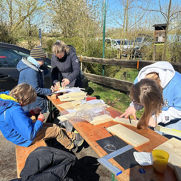Beim Vogelschutzverein Roßdorf bauten die Kinder Vogelhäuschen und konnten einen Steinkauz bestaunen