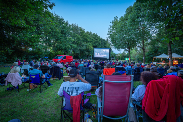 Open Air Kino im Krebsbachpark