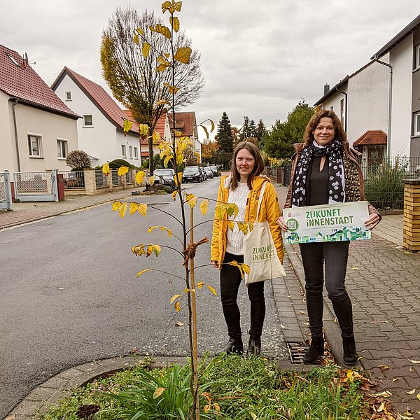 Bürgermeisterin Sylvia Braun und Frau Dr. Corinna Schulze vom Umweltbüro der Stadt Bruchköbel