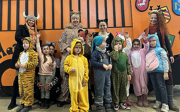 Kinder und Erzieherinnen Kita Wirbelwind mit BM Sylvia Braun