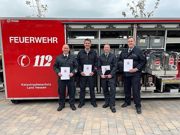 Geehrt wurden dafür (v.l.n.r): Matthias Schmidt, Alexander Pfeil, Felix Sebastian Neumann und Niklas Lind. Die Urkunde nachgereicht bekommen Simone Kuprian und Marcel Steckel.