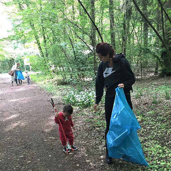 Müllsammelaktion in Bruchköbeler Wald