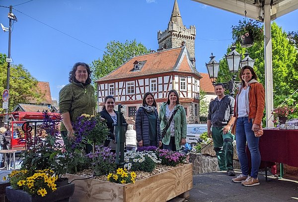 Infostand beim Wochenmarkt
