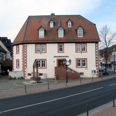 Historischer Stadtrundgang Ehemalige lutherische Kirche jetzt StadtbibliothekHauptstraße 53